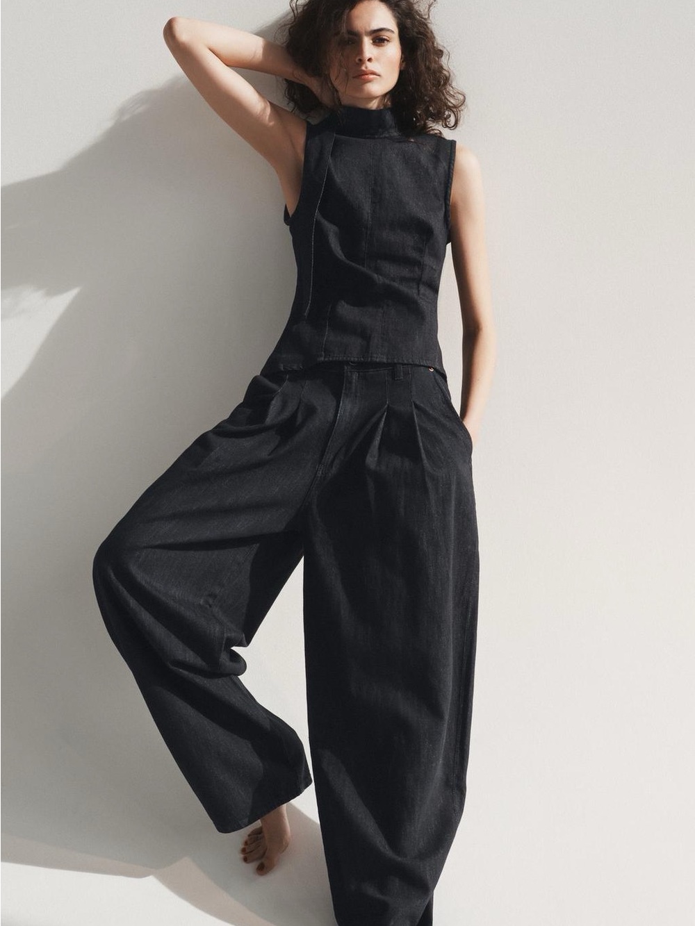 Zara Wide-Leg Pleated Trouser Jeans – Dark Wash Denim – Size S